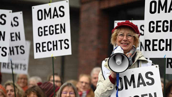 "Omas Gegen Rechts" : Des mamies contre l'AFD